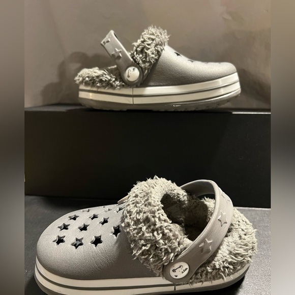 Kids size 6 shoes - Picture 3 of 6